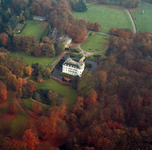 842206 Luchtfoto van Huis Doorn (Langbroekerweg 10) te Doorn, uit het westen.